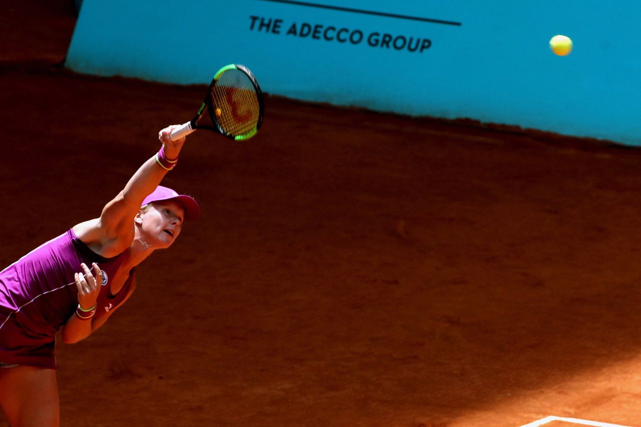 Bertens verslaat titelhouder Wozniacki in Madrid overtuigend 