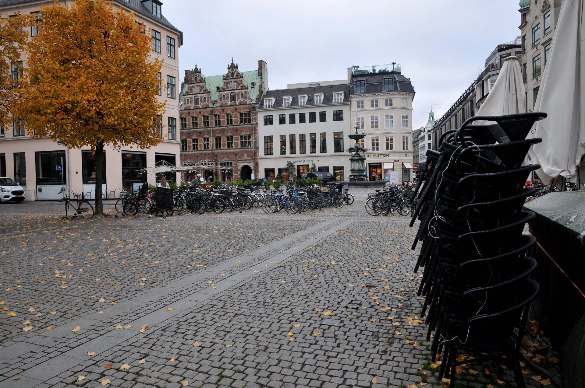 Denemarken versoepelt maatregelen, torenhoge boete voor ...