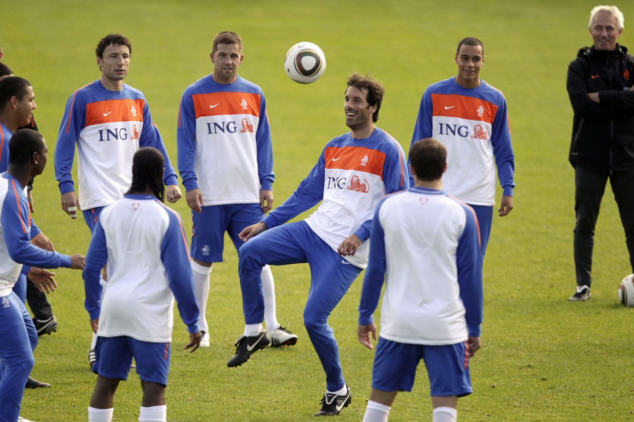 Applaus Bij Terugkeer Van Van Nistelrooy Nrc