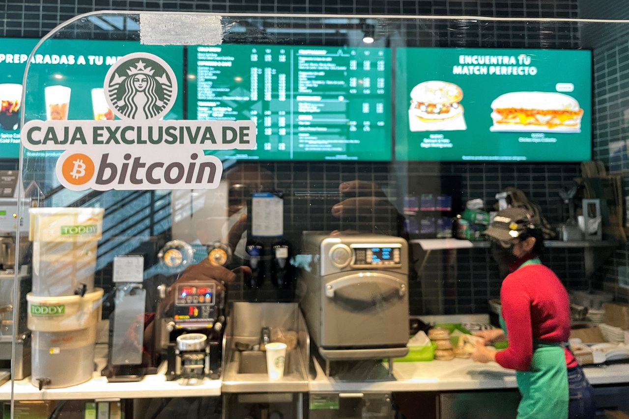 In de Starbucks in San Salvador is bitcoin een geldig betaalmiddel. REUTERS/