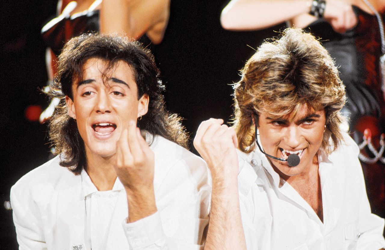 Wham! George Michael (r.) en Andrew Ridgeley tijdens een concert in Sydney in 1985.
