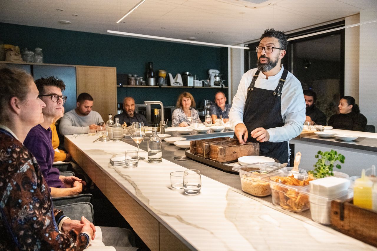 Bij Atelier Feddan zit je aan tafel bij de chef thuis 