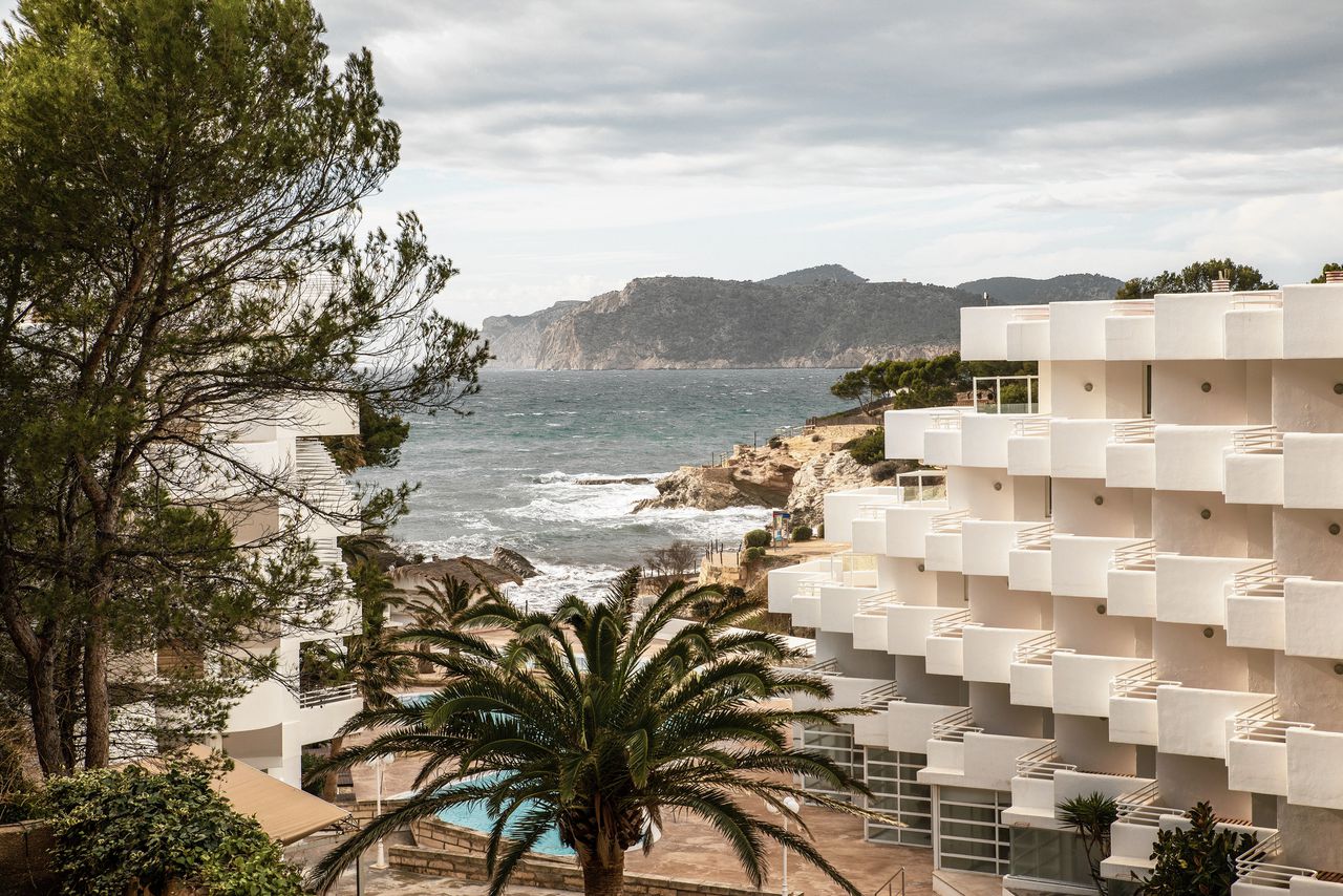 Op eilandengroep de Balearen daalden de inkomsten vorig jaar met 84 procent. Op Mallorca zijn 40.000 huishoudens afhankelijk van uitkeringen of liefdadigheid.