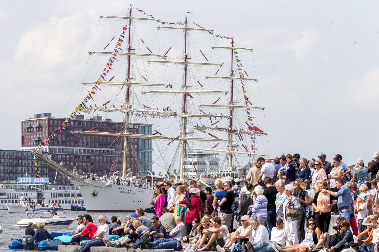 De negende editie van Sail Amsterdam trok een bezoekersrecord met 2,3 miljoen mensen.