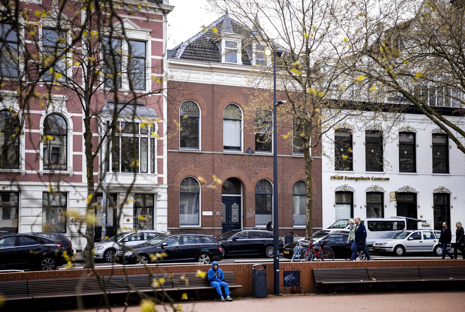 Weski verkocht tien dagen voor arrestatie advocatenkantoor aan zoon - NRC