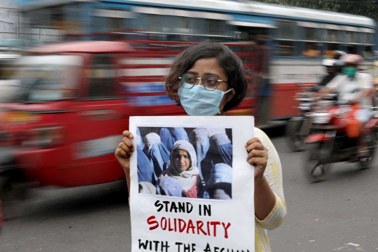 Activisten in India nemen woensdag deel aan een protest in solidariteit met de Afghaanse bevolking.