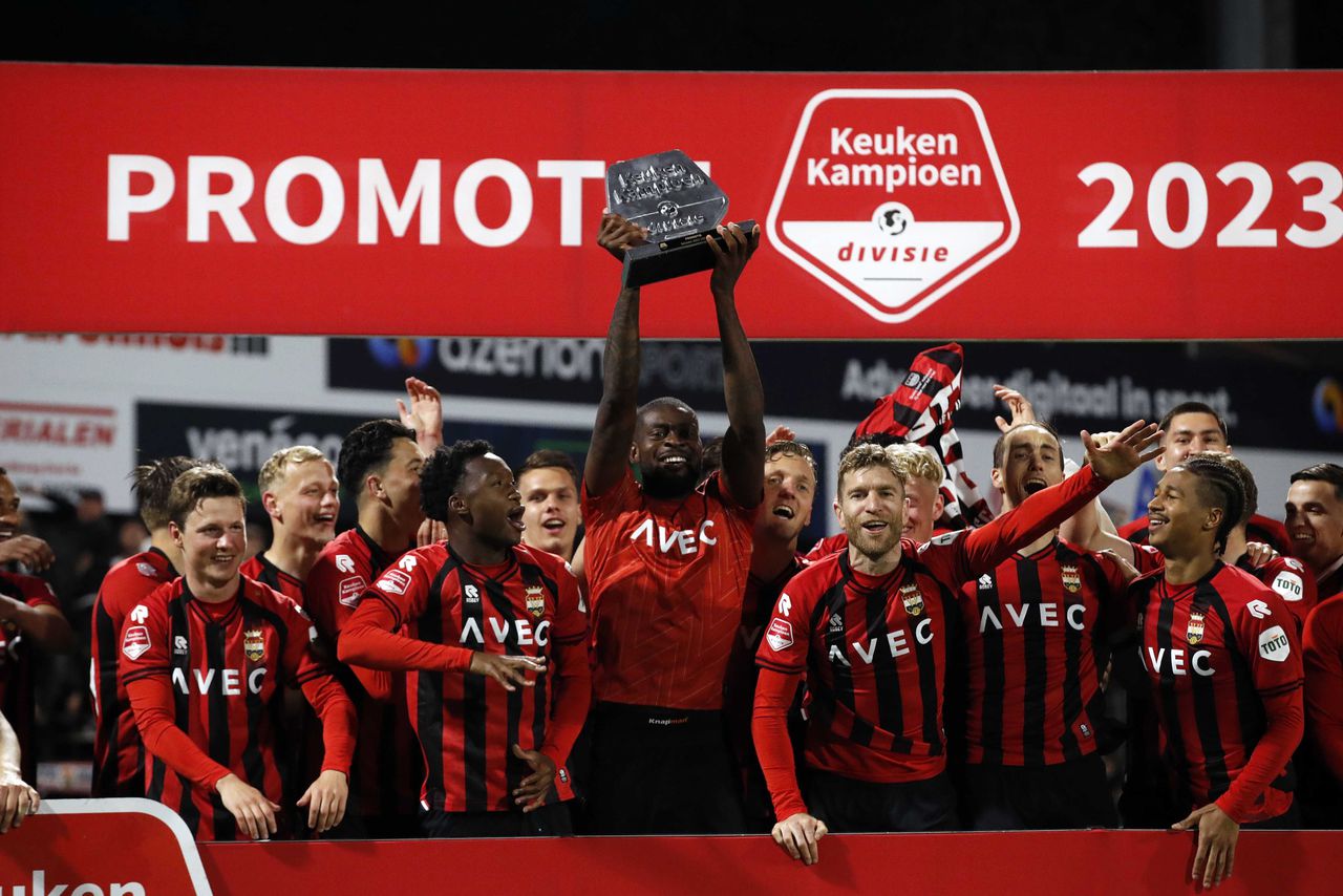 Willem II keert na twee jaar terug in de Eredivisie na gelijkspel tegen Dordrecht  image