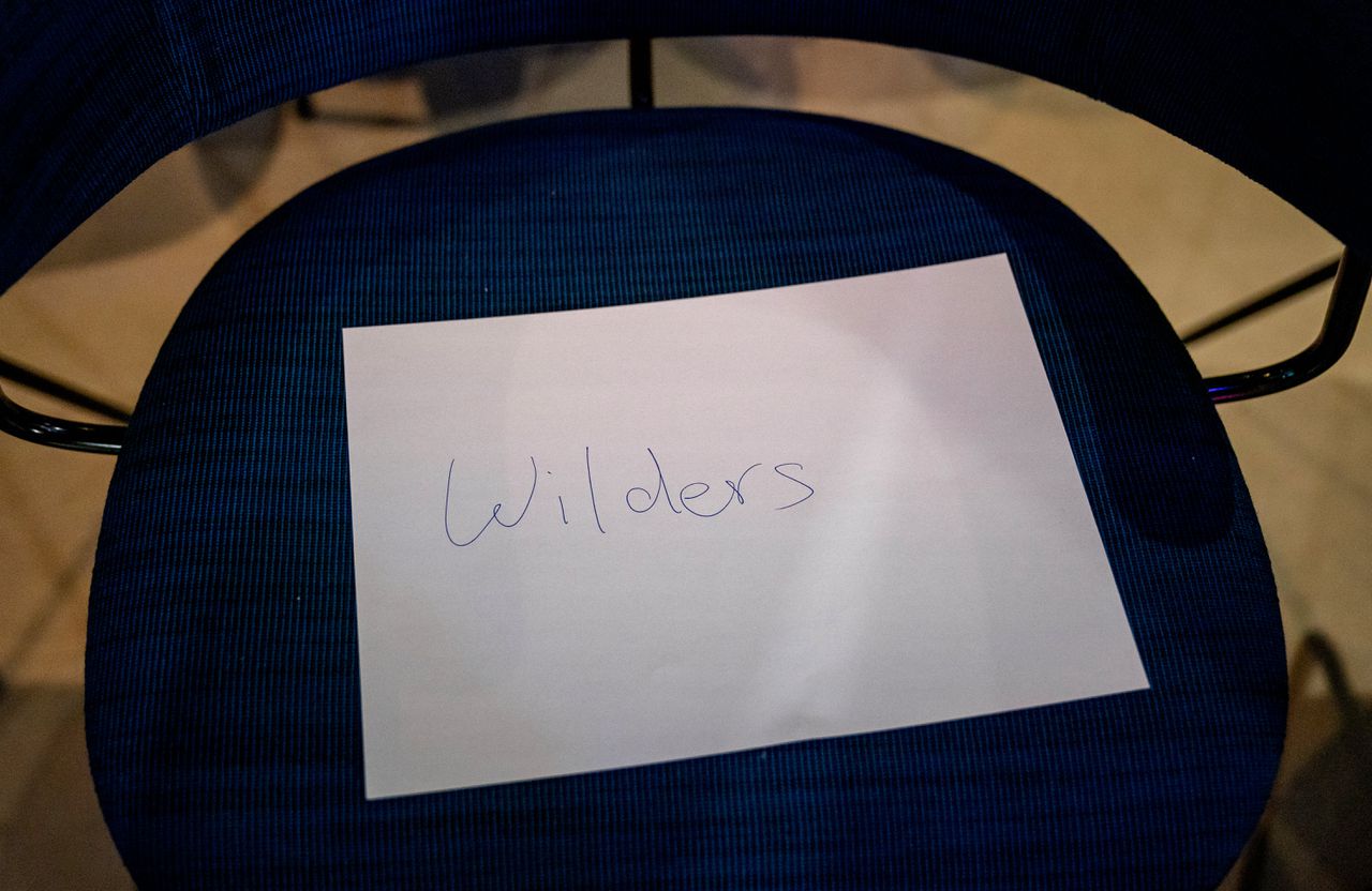 Wilders resumes campaign after arrests