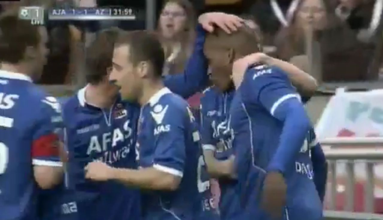 AZ viert de 1-2 van aanvaller Benschop. Screenshot Eredivisie Live