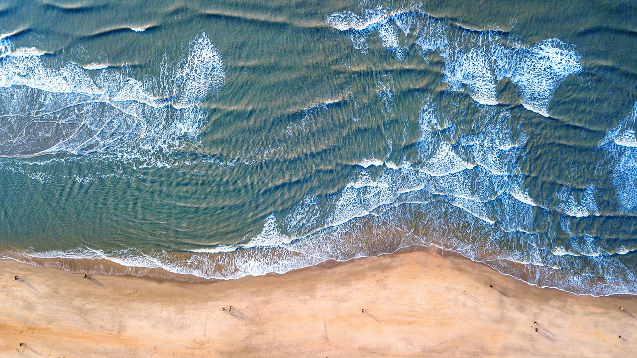 Het strand van Castricum, Noord-Holland, vanuit een drone gefotografeerd.