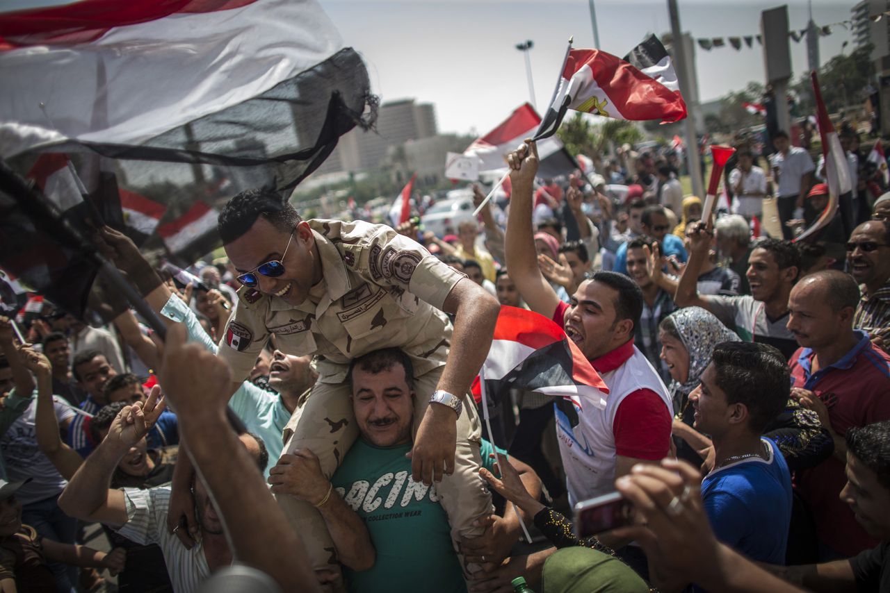 Feest op het Tahrirplein voor de opening van het Nieuwe Suezkanaal, Egypte.
