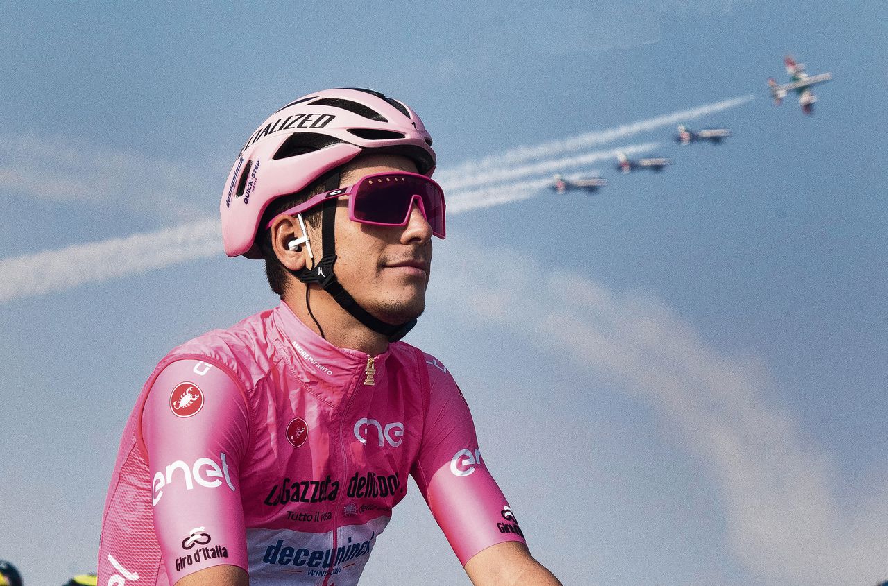 De Portugees João Almeida begint ook in de slotweek van de Giro in het roze.
