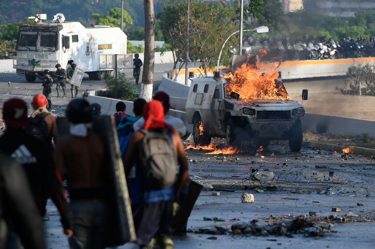 Op de Dag van de Arbeid riep oppositieleider Juan Guaidó op tot een militaire revolte.
