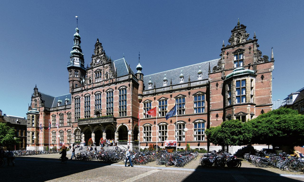 De internationalisering van de Rijksuniversiteit Groningen staat ter discussie.