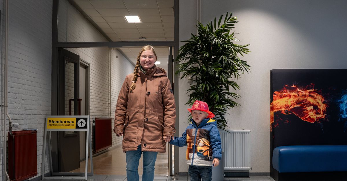 Proef in Alphen aan den Rijn: compact stembiljet vervangt ‘rol behang’