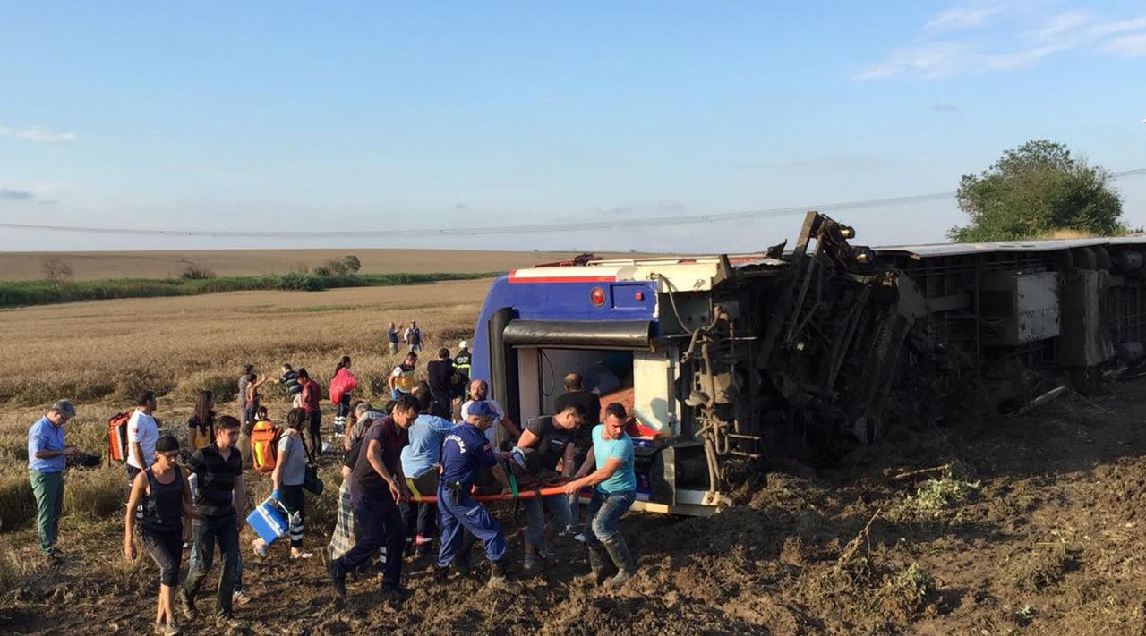 Zeker tien doden en zeventig gewonden treinramp Turkije 