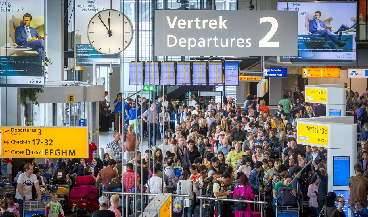 Het aantal passagiers dat de luchthaven aandeed steeg met bijna 10 procent, dat werd gecompenseerd door flink lagere havengelden.