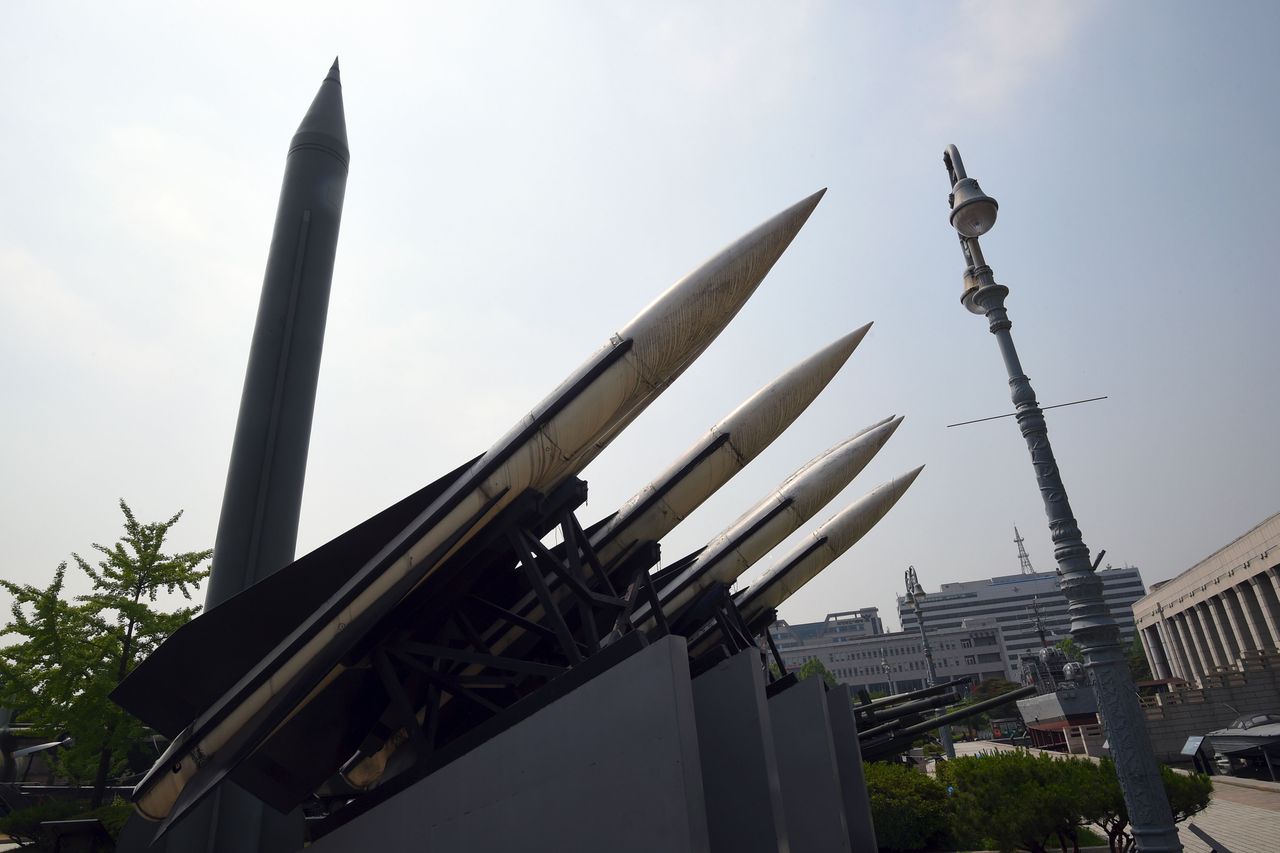 Replica's van Noord-Koreaanse Scud-raketten in een museum in Seoul, Zuid-Korea.