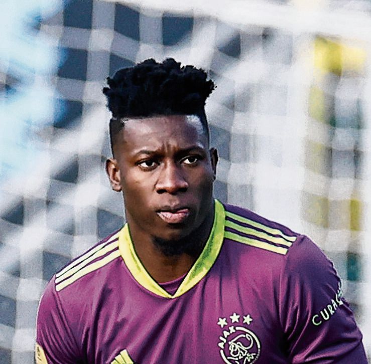 Ajax-doelman Onana per direct een jaar geschorst voor ...