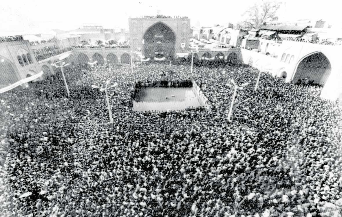 Massaal protest tegen de Sjah in Iran (toen: Perzië). Teheran, 15 januari 1979. Foto AP