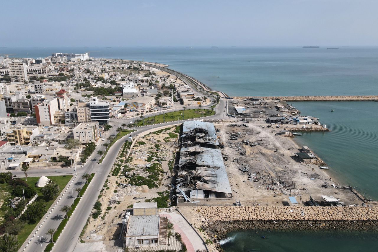 De onzekerheid regeert in de Straat van Hormuz, zelfs nu Iran de zeestraat zegt te heropenen 