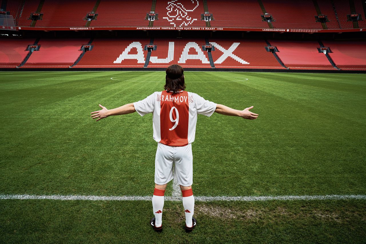 Zlatan Ibrahimovic (Granit Rushiti) wil een superster worden bij Ajax, in ‘I Am Zlatan’.