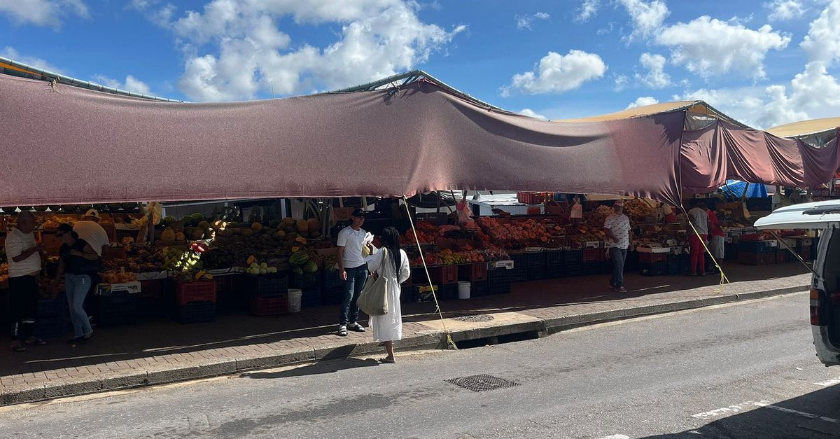 Venezolanen op de ‘floating market’ in Willemstad voorzichtig tevreden over verdwijnen van Maduro