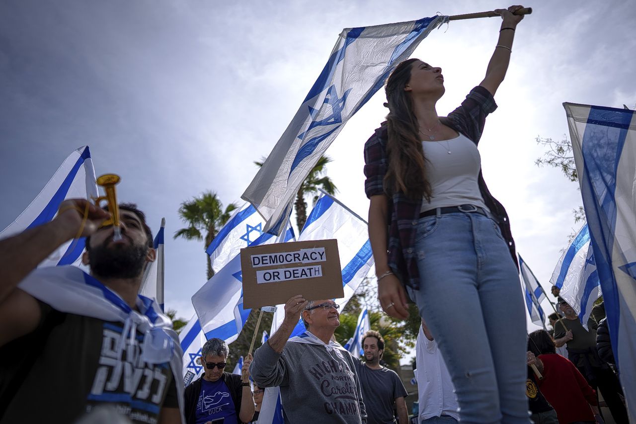 Israëliërs massaal de straat op om juridische hervorming tegen te houden 