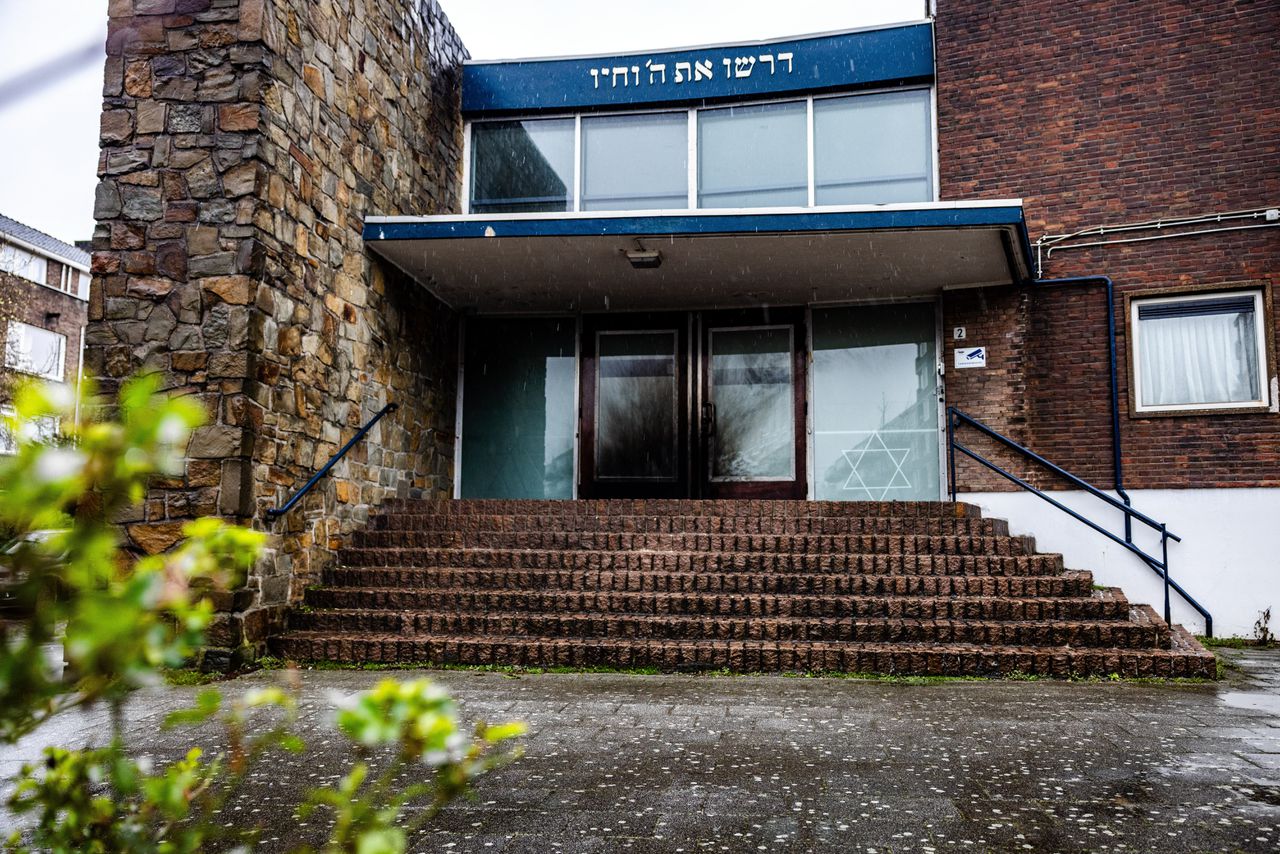 Dutch Teenagers Arrested in Alleged Iranian-Directed Synagogue Attack Plot