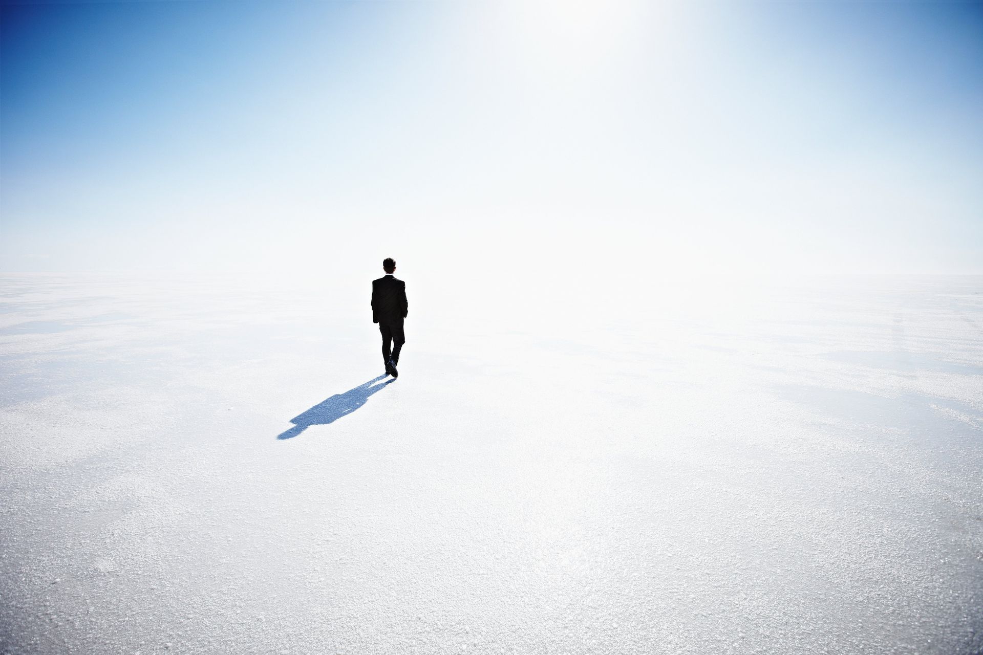 State azure phantoms. Это одиночество. Silencing the singing. Air alone. State azure phantoms.