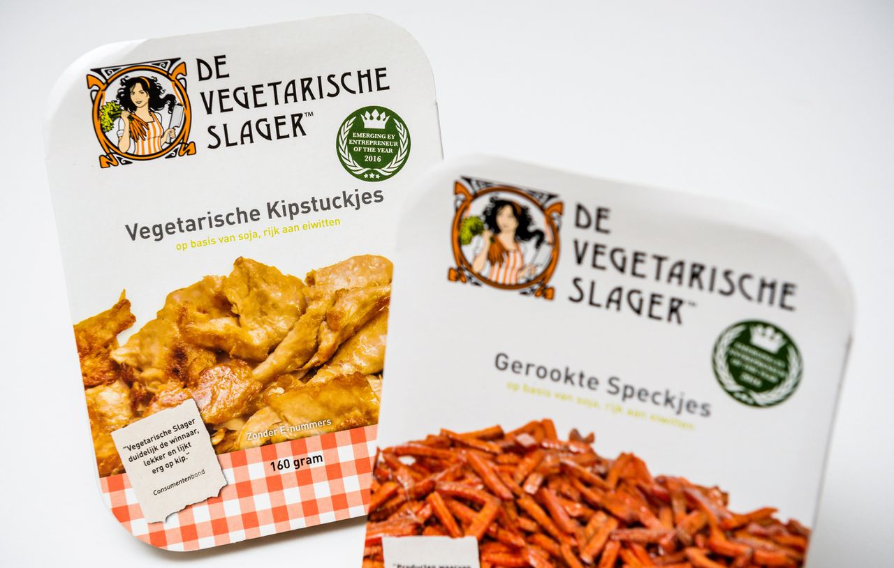 Vegetarische Kipstuckjes en Gerookte Speckjes van De Vegetarische Slager . Het bedrijf moest van de Nederlandse Voedsel- en Warenautoriteit eerder een groot aantal productnamen veranderen.