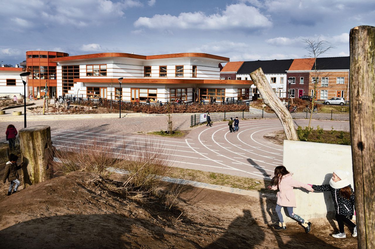 Kindcentrum Rivierenwijk in Deventer, een van de nieuwe gebouwen in de voormalige Vogelaarwijk.