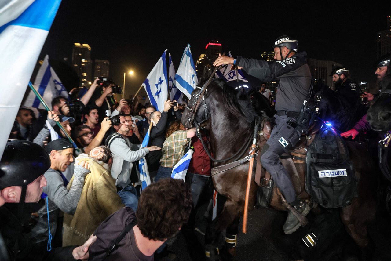 Tel Aviv verzet zich massaal tegen ‘morrelen aan de fundamenten van Israëls democratie’ 