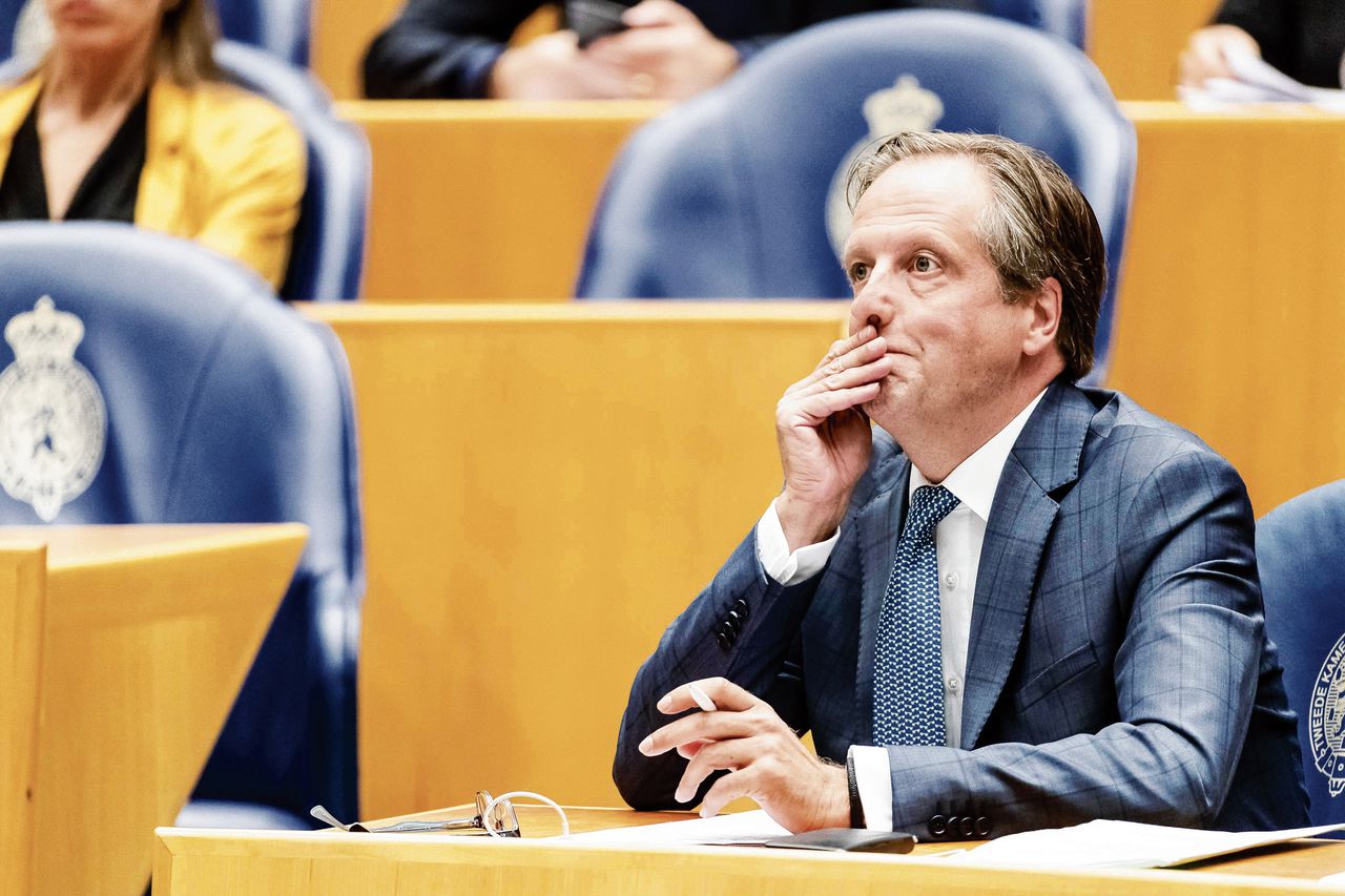 Partijleider Alexander Pechtold in debat over de uitspraken van minister Blok over multiculturalisme, vorige maand.