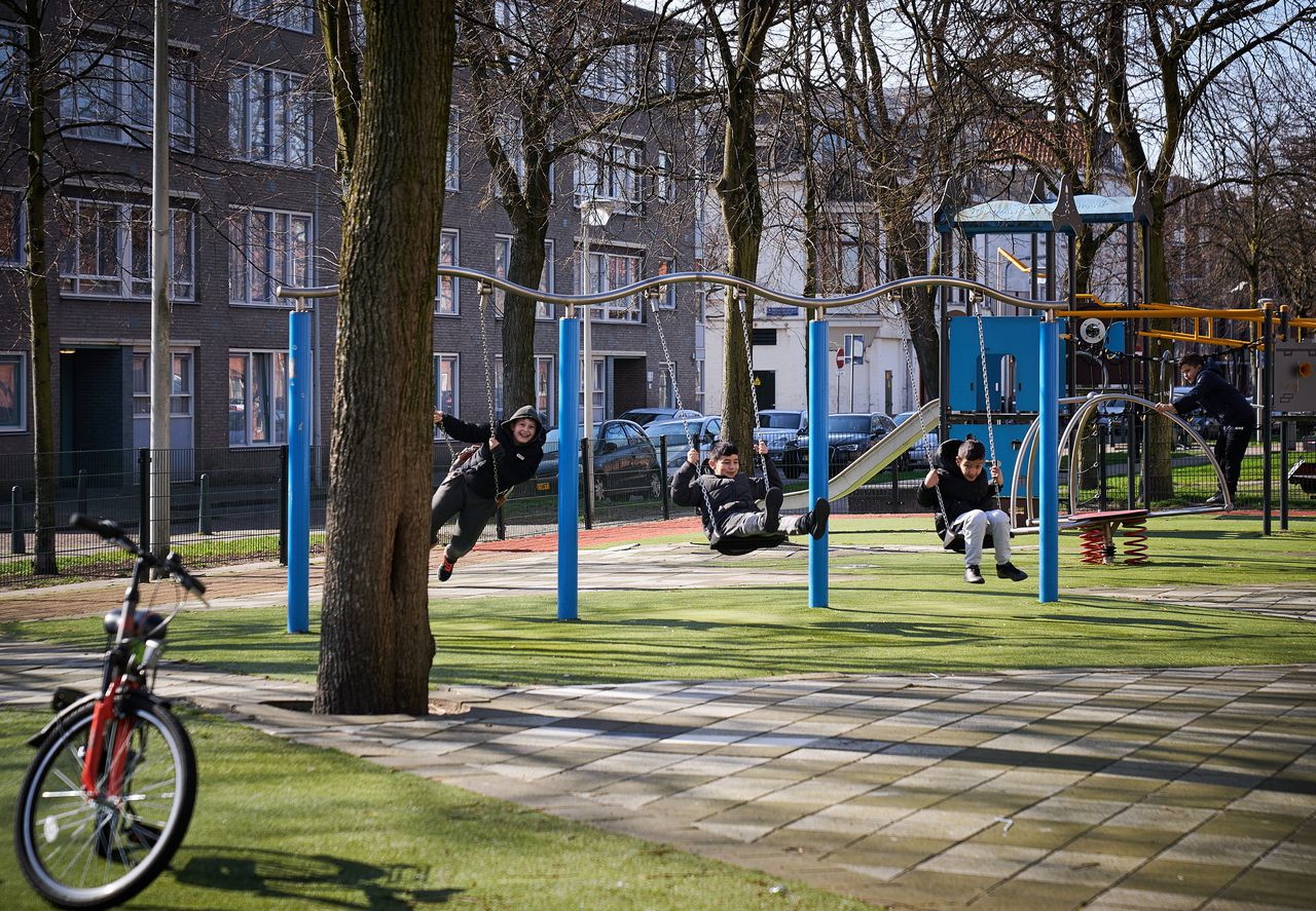 Een speeltuin in een Haagse woonwijk.