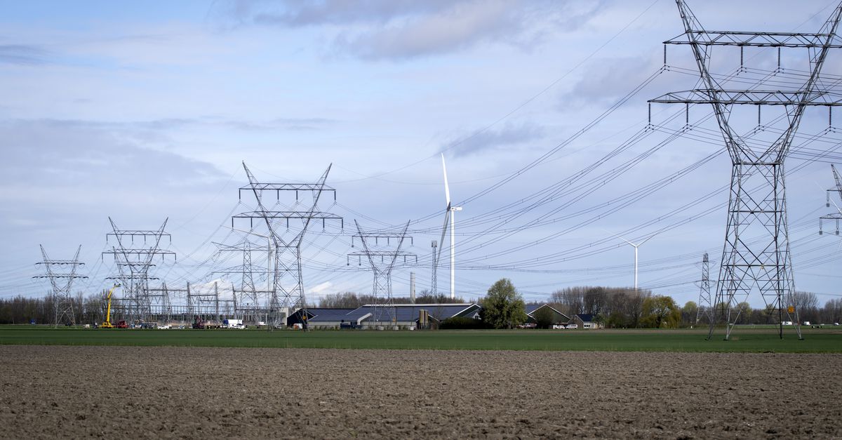 Voor nieuwe woningen is geen elektriciteit, maar voor stroomslurpende datacenters wel. Hoe kan dat?
