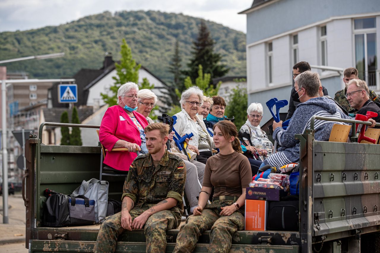 In Bad Neuenahr worden ziekenhuizen ontruimd door het leger.