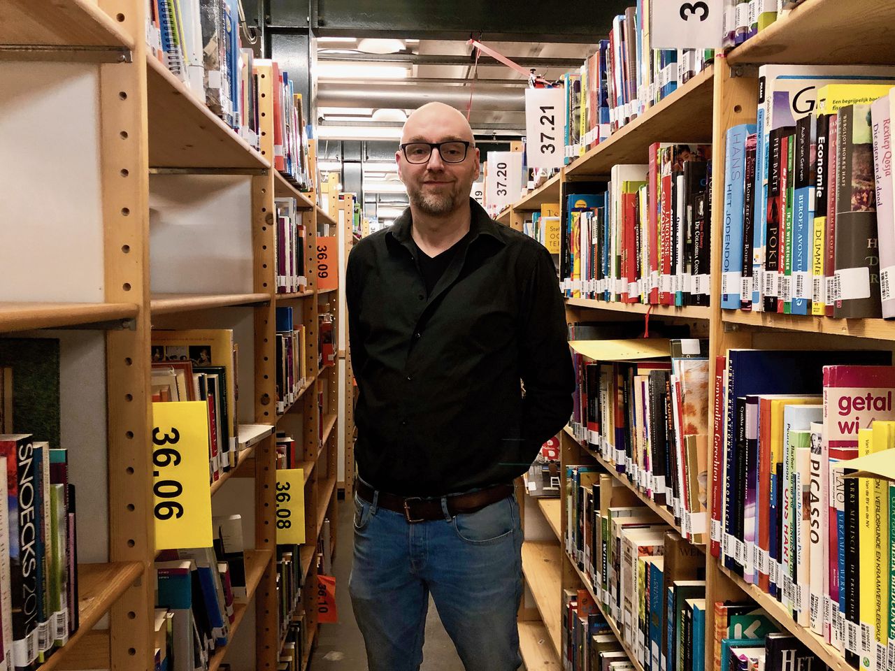 Zestig procent van de honderdduizend boeken in de Spaanse polder is binnen twee weken weg, zegt eigenaar van de Boekenbalie, Gijs Kaaijk.