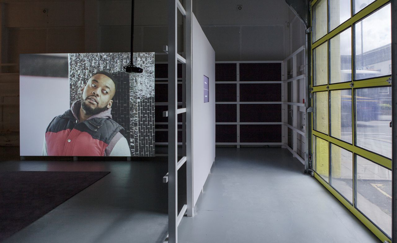 From Left To Night, installatie van Wendelien van Oldenborgh in 2015 in The Showroom, Londen.