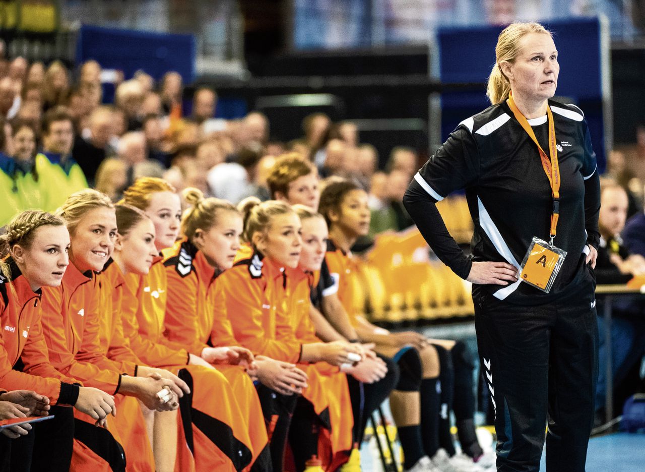 Wél duidelijk: de nieuwe bondscoach van de handbalsters is een man - NRC