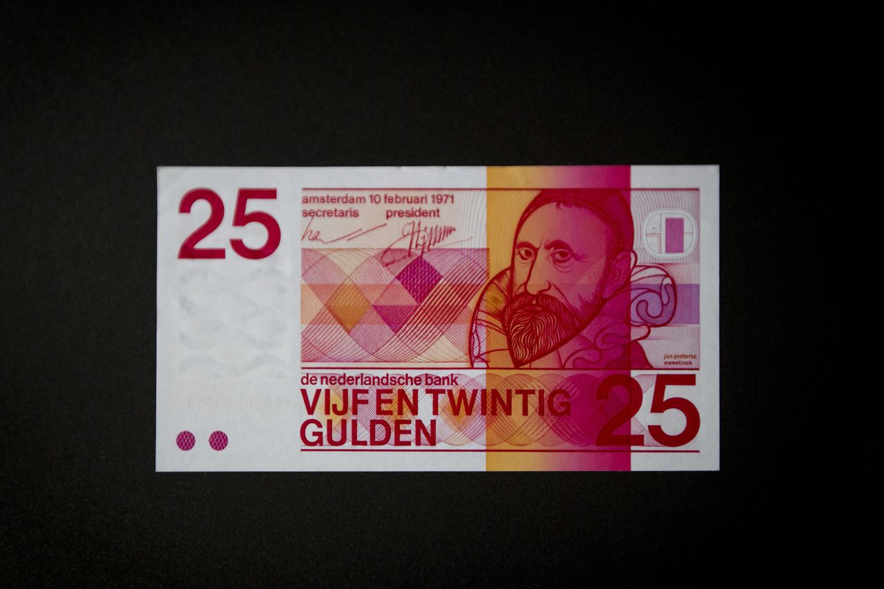 Do you want to exchange your notes of 5 and 25 guilders? Then you have until Thursday