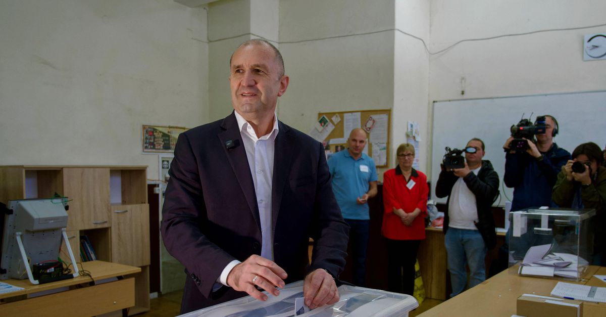 Pro-Russische Radev in de exitpolls aan kop na verkiezingen in Bulgarije