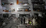 Een gebouw is door de aardbeving zwaar beschadigd in de stad Catia La Mar, ongeveer dertig kilometer van de hoofdstad Caracas.