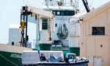 Spaanse agenten halen de cocaïne van boord, in de haven van Las Palmas, Gran Canaria.