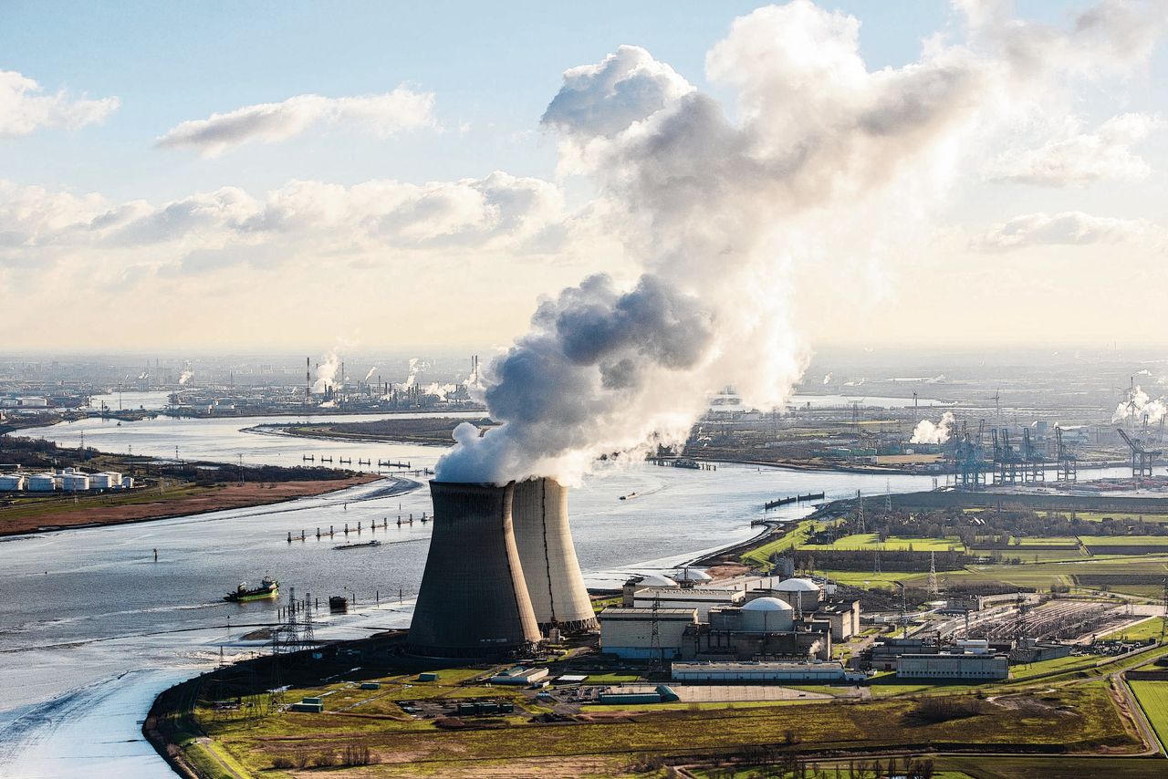 Over de veiligheid van de Belgische kerncentrales in Doel (foto) en Tihange bestaan al langer zorgen. In buurlanden zorgt dat voor onrust.