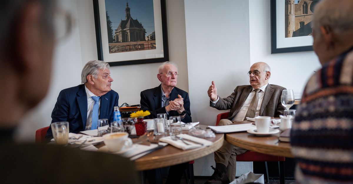 Het kabinet-Den Uyl komt nog altijd bij elkaar: &#8216;Dries was bang voor Joop&#8217;