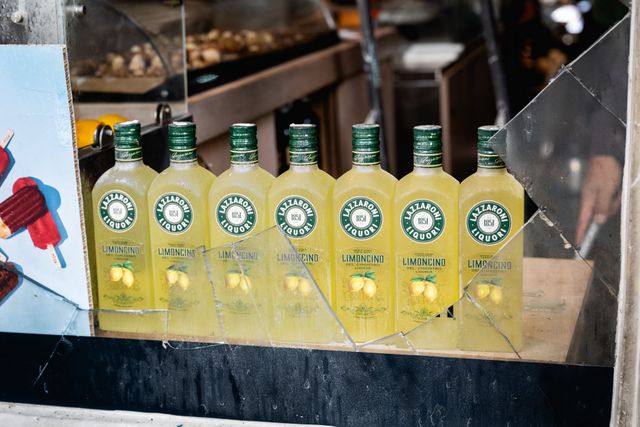 Schade bij het filiaal aan de Plantage Kerklaan.