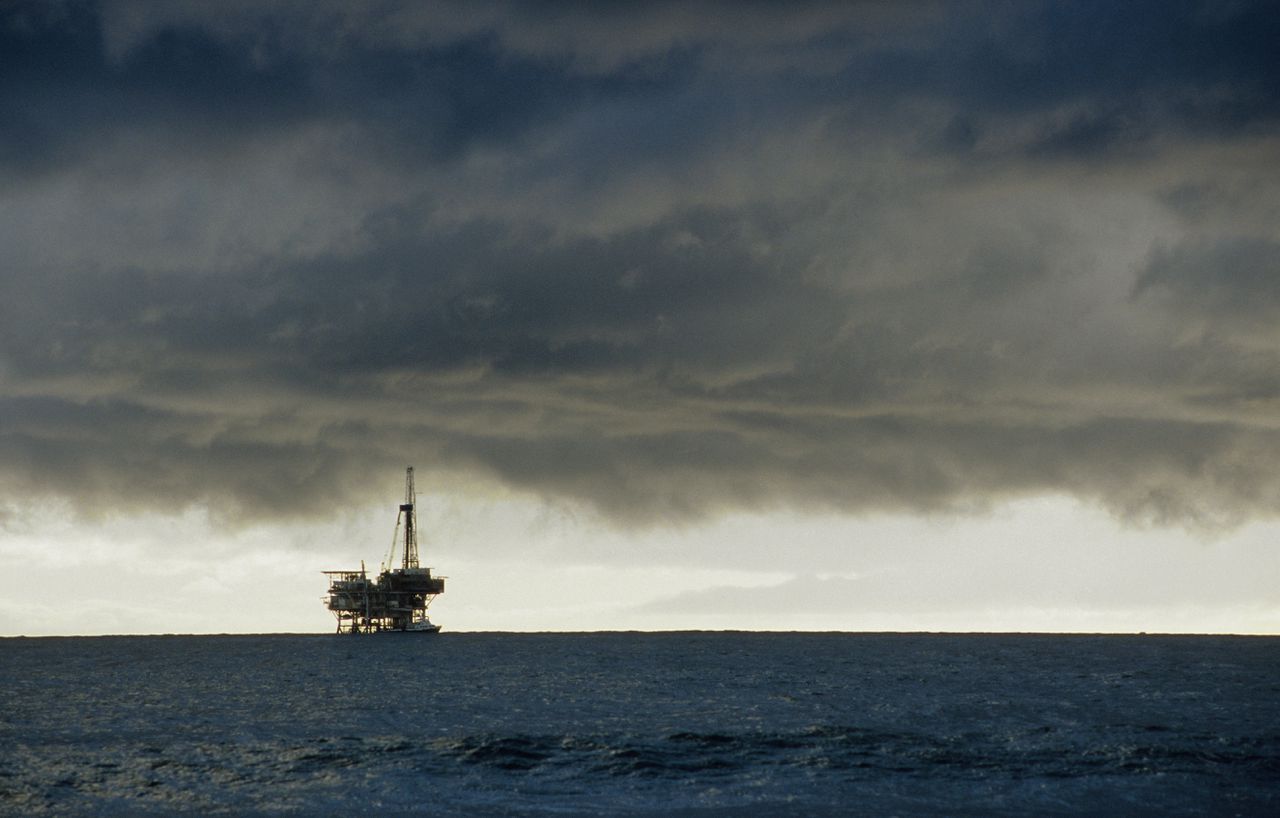 Wie ruimt de olieplatforms op de Noordzee op? 