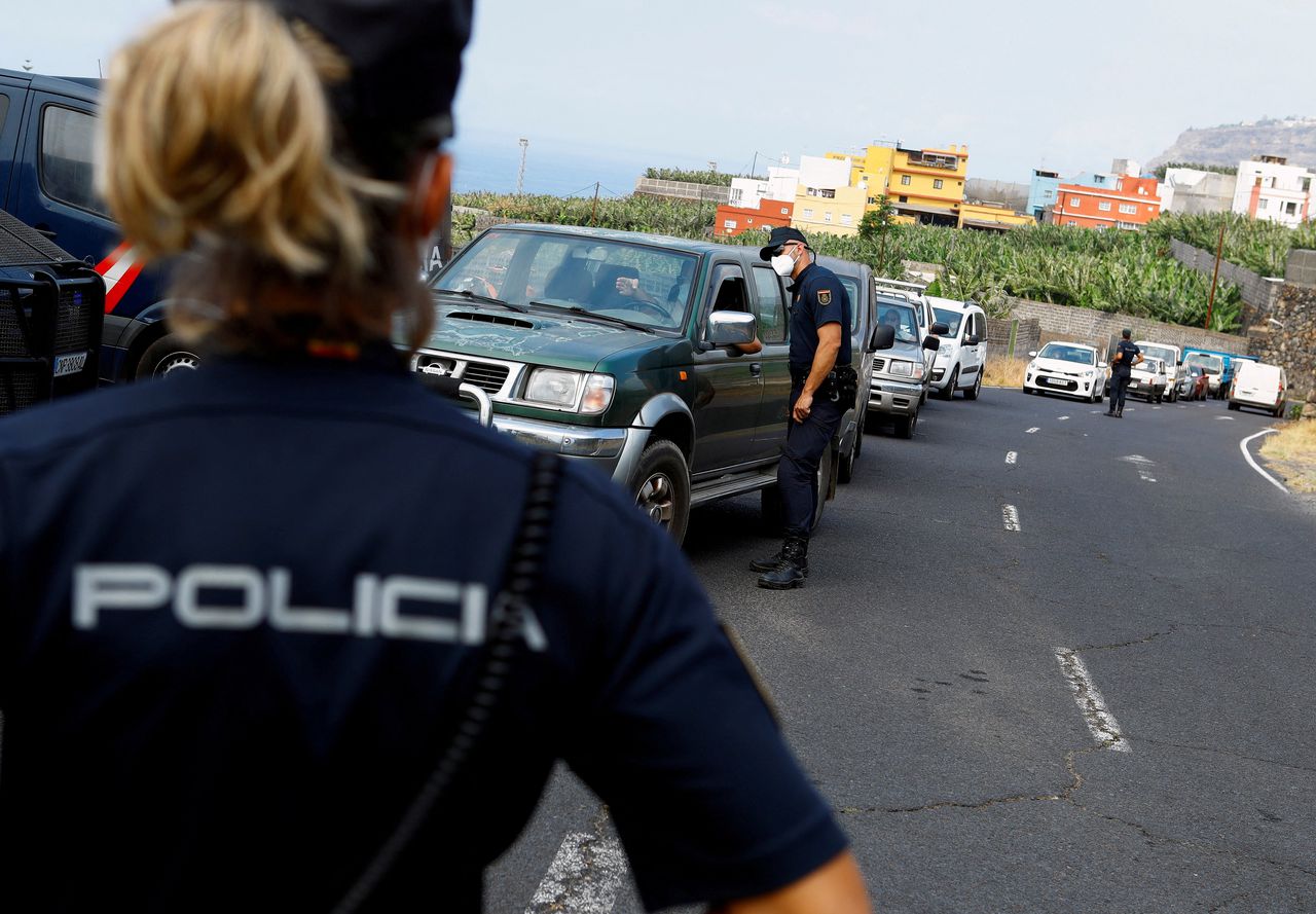 Voortaan mogen ook ‘kleine’ Spaanse vrouwen politieagent worden, oordeelt het Hof 