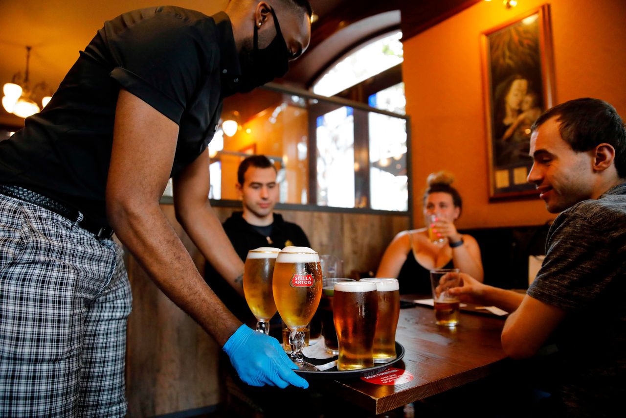 De Engelsen mogen elkaar eindelijk weer zien in de pub 